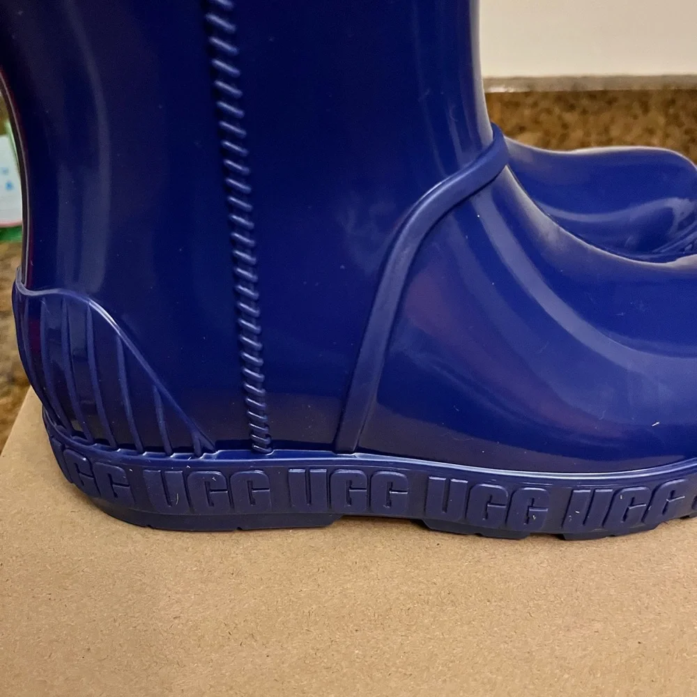 Brand New UGG Kids Size 4 Blue Rain Boots/Waterproof